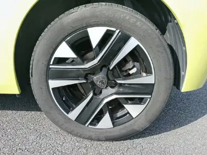 Photo 38 Peugeot 208  PureTech 100 S&S BVM6