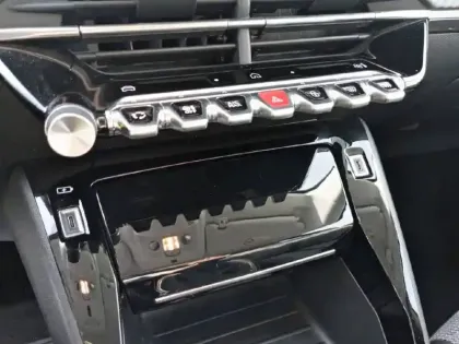 Photo 44 Peugeot 208  PureTech 100 S&S BVM6