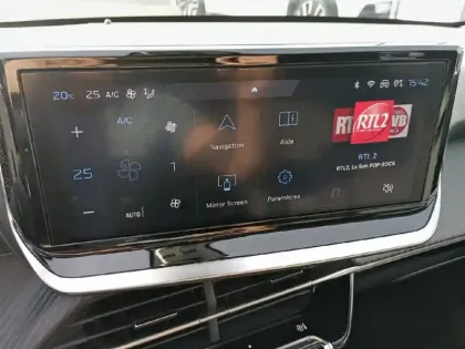 Photo 45 Peugeot 208  PureTech 100 S&S BVM6