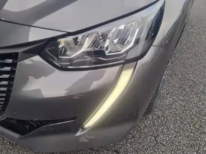 Photo 15 Peugeot 208  PureTech 75 S&S BVM5