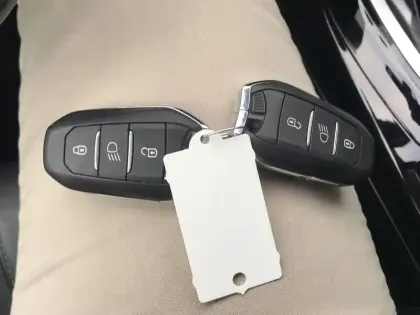 Photo 10 Peugeot 208  PureTech 100 S&S EAT8