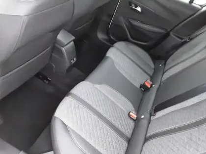 Photo 31 Peugeot 208  Hybrid 100 e-DCS6