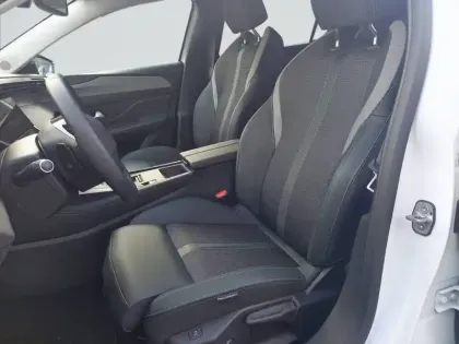 Photo 32 Peugeot 308  Hybrid 136 e-DCS6