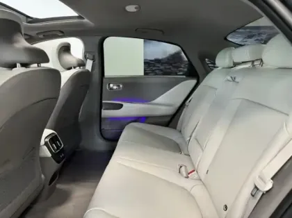 Photo 8 Hyundai Ioniq 6  77 kWh - 229ch Creative