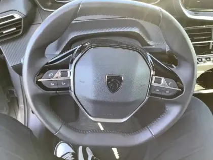 Photo 8 Peugeot 208  PURETECH 75 S&S BVM5