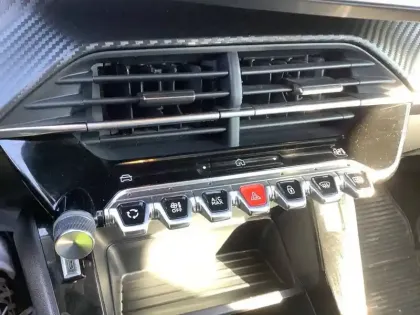 Photo 20 Peugeot 208  PURETECH 75 S&S BVM5