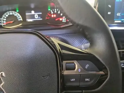 Photo 17 Peugeot 2008  PureTech 130 S&S BVM6