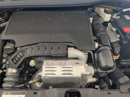 Photo 11 Peugeot 2008  PureTech 130 S&S BVM6