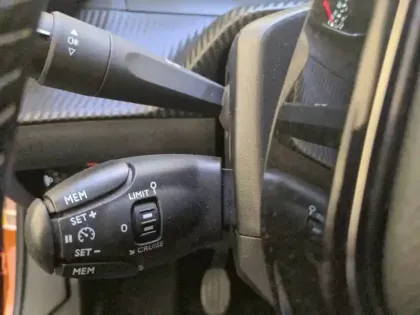 Photo 15 Peugeot 2008  PureTech 130 S&S BVM6