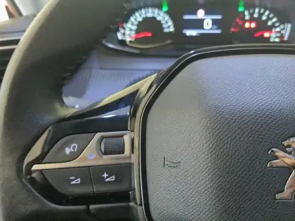 Photo 16 Peugeot 2008  PureTech 130 S&S BVM6