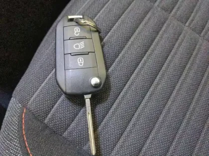 Photo 19 Peugeot 2008  PureTech 130 S&S BVM6