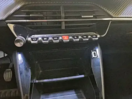 Photo 14 Peugeot 2008  PureTech 130 S&S BVM6