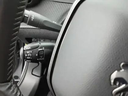 Photo 27 Peugeot 2008  PureTech 130 S&S BVM6
