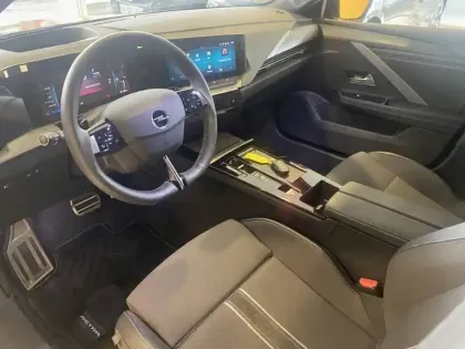 Photo 12 Opel Astra  Hybrid 180 ch BVA8