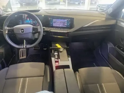 Photo 19 Opel Astra  Hybrid 180 ch BVA8