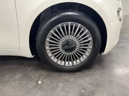 Photo 81 Fiat 500  e 95 ch