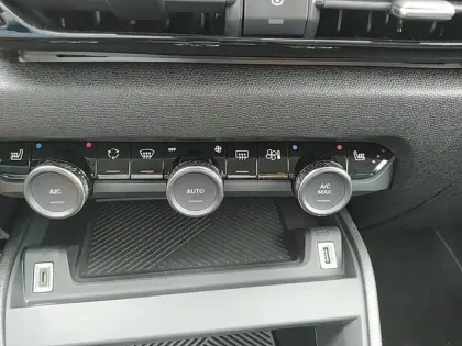 Photo 19 Citroën C4 e- X 156 ch autonomie etendue  Automatique