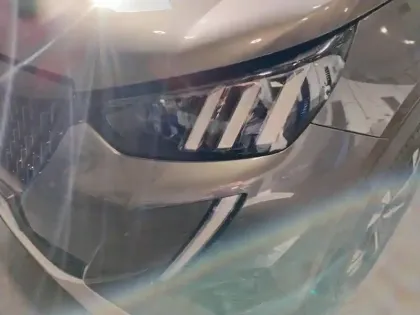 Photo 13 Peugeot 2008  PureTech 130 S&S EAT8 GT