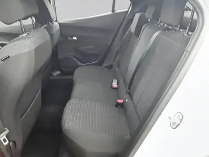 Photo 31 Peugeot 2008  Hybrid 136 e-DCS6