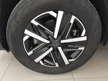 Photo 32 Peugeot 2008  Hybrid 136 e-DCS6