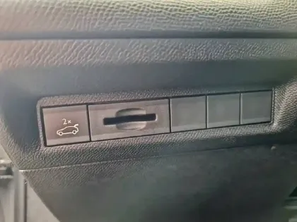 Photo 41 Peugeot 408  Hybrid 136 e-DCS6