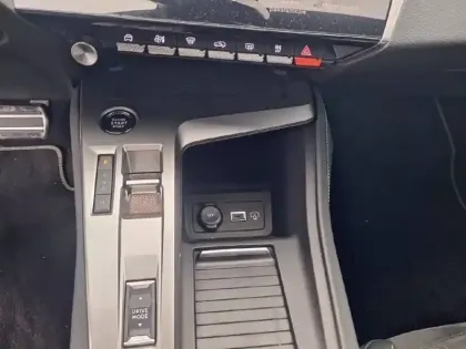 Photo 34 Peugeot 408  Hybrid 136 e-DCS6