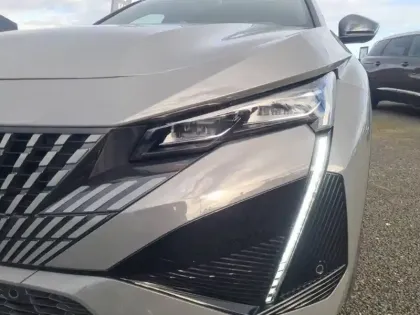 Photo 36 Peugeot 408  Hybrid 136 e-DCS6