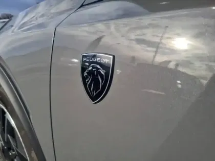 Photo 40 Peugeot 408  Hybrid 136 e-DCS6