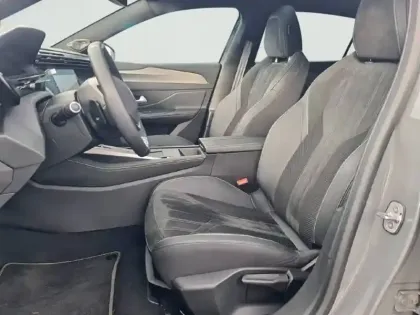 Photo 31 Peugeot 408  Hybrid 136 e-DCS6