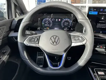 Photo 41 Volkswagen Golf  1.5 eHybrid 272 DSG6