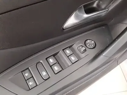 Photo 11 Peugeot 308  BlueHDi 130ch S&S EAT8