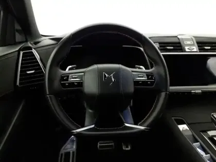 Photo 11 DS DS 7 DS7 Crossback Hybride E-Tense 300 EAT8 4x4 Performance Line+