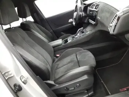 Photo 8 DS DS 7 DS7 Crossback Hybride E-Tense 300 EAT8 4x4 Performance Line+