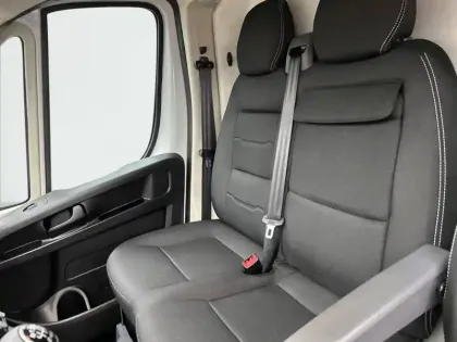 Photo 31 Peugeot Boxer  FOURGON TOLE 3.3 T L2H2 BLUEHDI 140 S&S BVM6