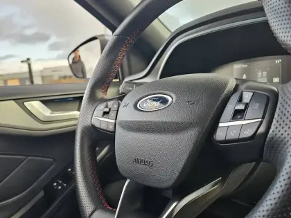 Photo 33 Ford Focus Gén. IV Ph1 ST-Line 5