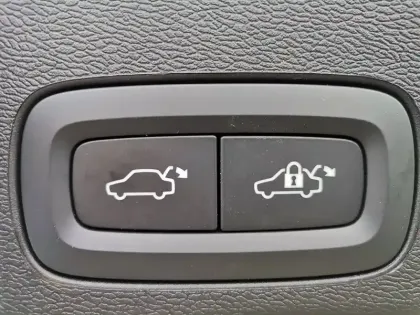 Photo 18 Volvo Xc60  T6 Recharge AWD 253 ch + 145 ch Geartronic 8