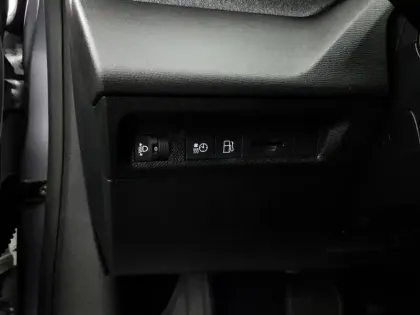 Photo 16 Peugeot 308  PHEV 180 e-EAT8 Allure