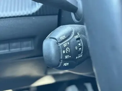 Photo 17 Peugeot 2008  PureTech 130 S&S BVM6 GT