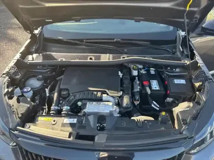 Photo 6 Peugeot 2008  PureTech 130 S&S BVM6 GT