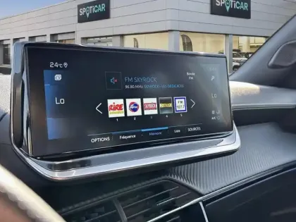 Photo 21 Peugeot 2008  PureTech 130 S&S BVM6 GT