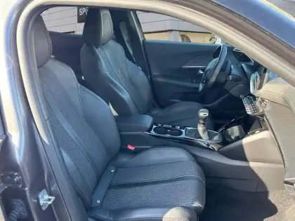 Photo 8 Peugeot 2008  PureTech 130 S&S BVM6 GT