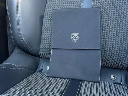 Photo 15 Peugeot 2008  PureTech 130 S&S BVM6 GT