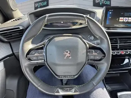 Photo 11 Peugeot 2008  PureTech 130 S&S BVM6 GT