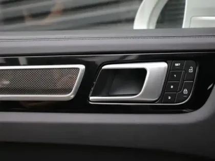 Photo 13 Porsche Cayenne  Coupé 4.0 V8 680ch Turbo S E-Hybrid