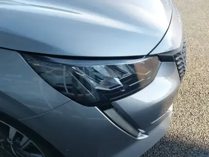 Photo 35 Peugeot 208  PureTech 75 S&S BVM5