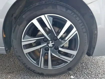 Photo 32 Peugeot 208  PureTech 75 S&S BVM5