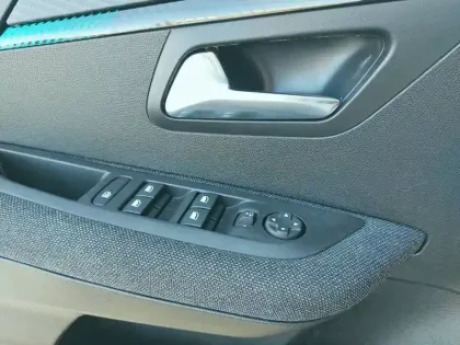 Photo 37 Peugeot 208  PureTech 75 S&S BVM5