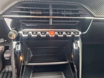 Photo 20 Peugeot 208  PureTech 75 S&S BVM5