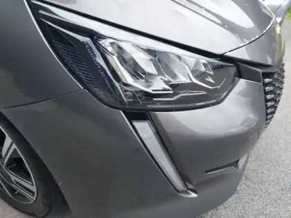 Photo 15 Peugeot 208  PureTech 75 S&S BVM5