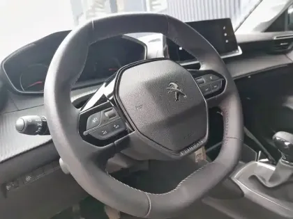 Photo 8 Peugeot 208  PureTech 75 S&S BVM5